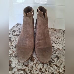 Vince‎ gray shuede ankle boots size 7 US